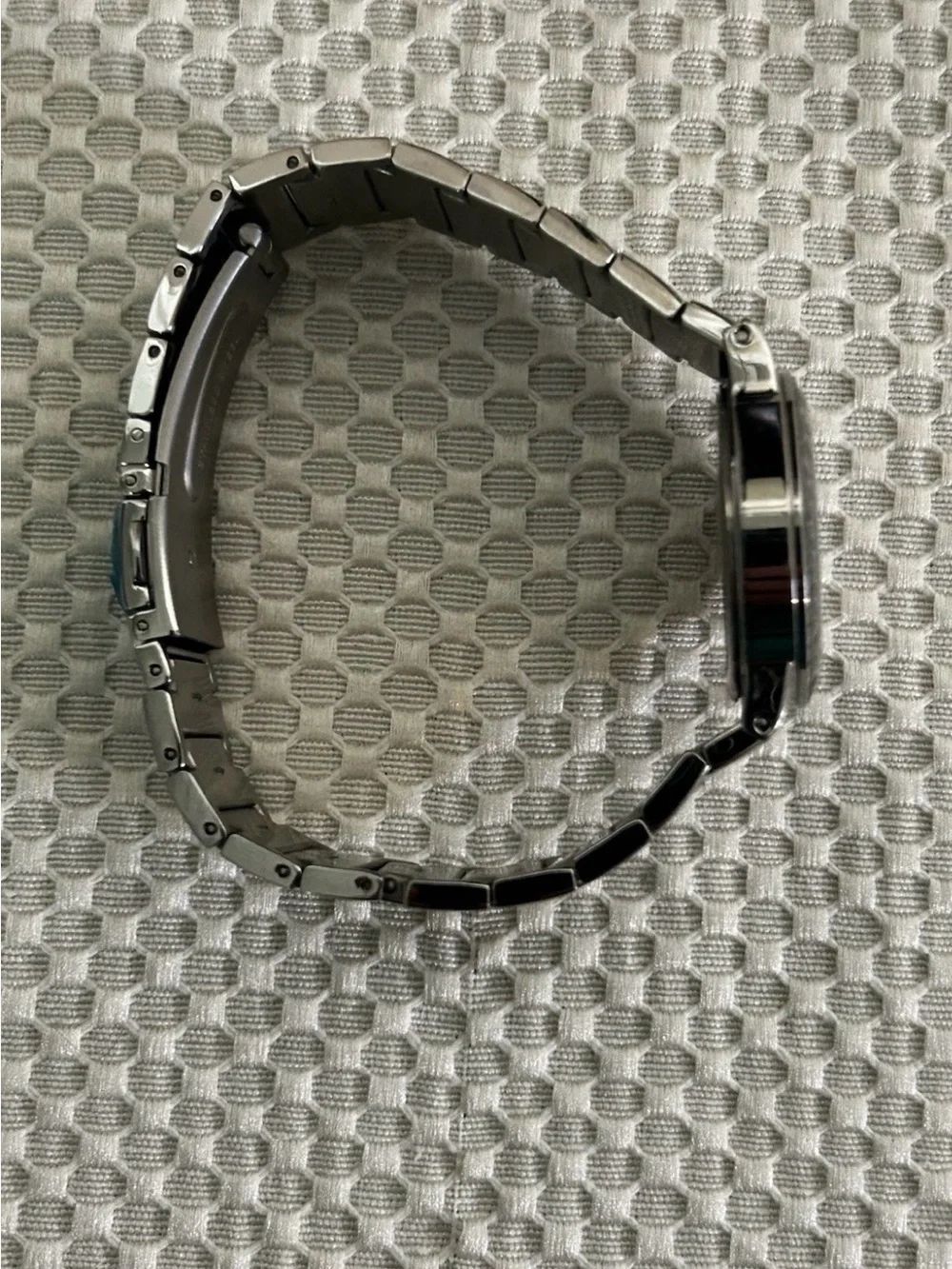 BCBGMAXAZRIA Women's Minimalist Silver Stainless Steel Bracelet Watch BG8210 New